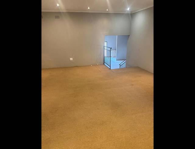 BUSINESS PROPERTY TO RENT IN CROYDON